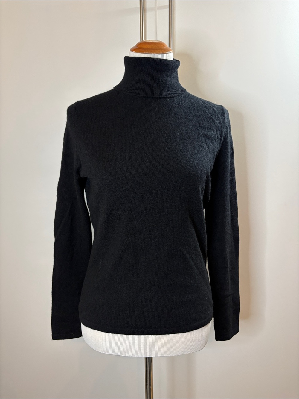 Neiman Marcus Black Turtleneck 100% Cashmere Sweater M